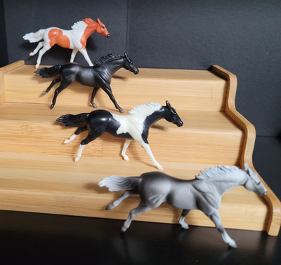 4 Breyer Stablemates - all G2 Thoroughbred mold - - Special Runs etc