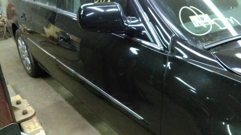 Cadillac DTS 2010 sedán de 4 puertas cinturón de seguridad trasero retractor central Foto 4 de 4