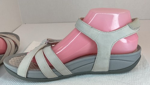 Sandalias planas para mujer Bare Traps beige con tiras Danny talla 10 - Imagen 5 de 9
