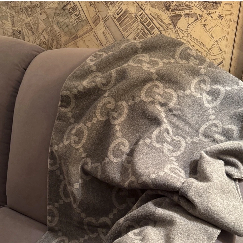 Gucci tiro carbón y gris claro Foto 4 de 4