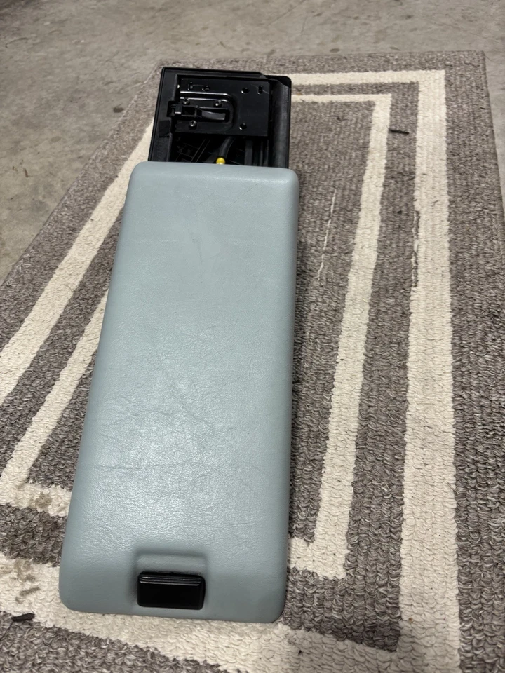 1996-2002 Mercedes Benz SL500 SL600 SL320 Center Console Arm Rest Lid Grey R129 - Image 4 of 4