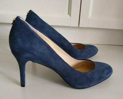 navy blue round toe pumps