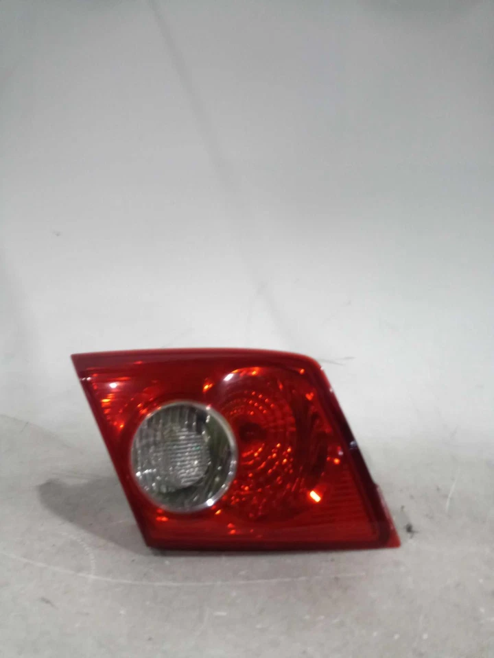 Conjunto de luz trasera izquierda Suzuki Reno 2006 plateado OEM 6560 usado 193 k millas Foto 2 de 3