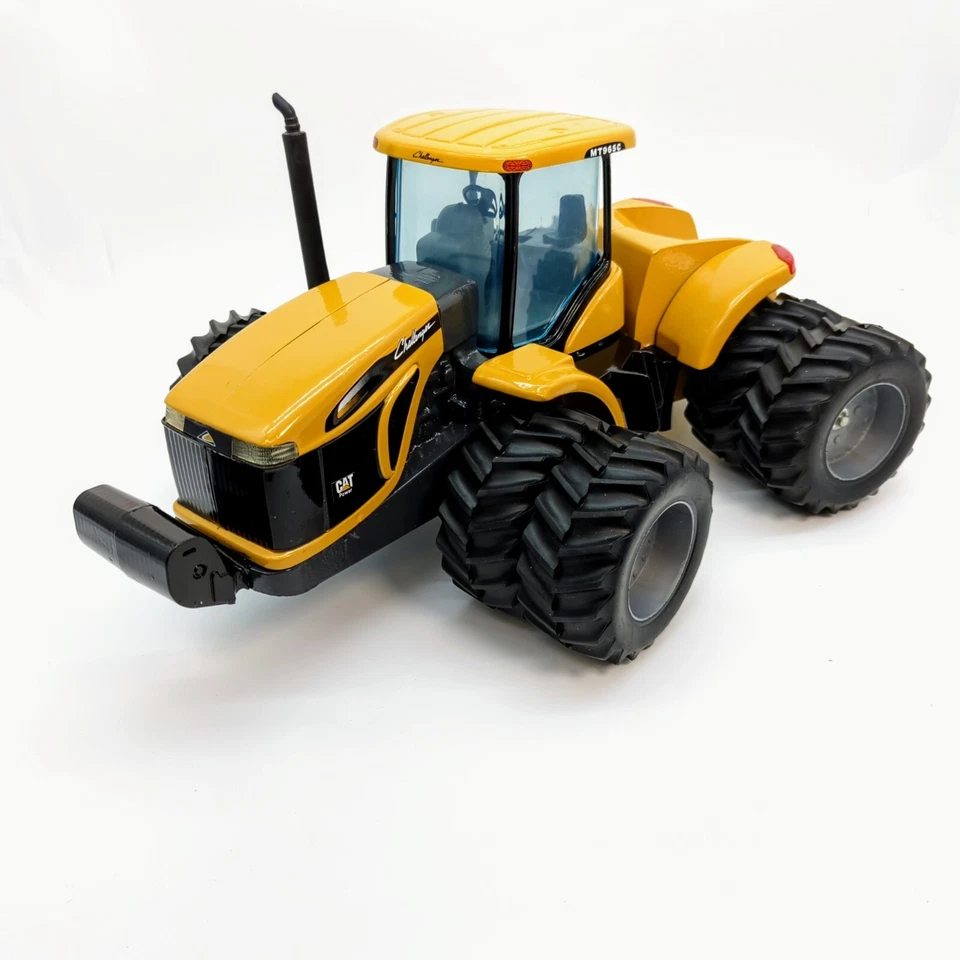 1/16 Cat Challenger MT965C 4WD Tractor With Duals - Image 2 of 4