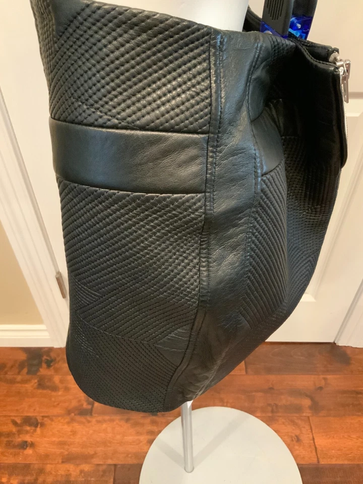 Mini-saia IRO preta bordada 100% couro, tamanho 10 (EUA) 42 (FR) - Imagem 4 de 4