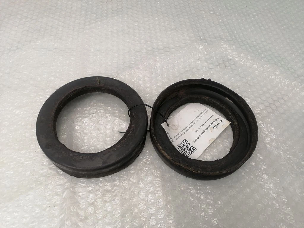 Mercedes-Benz E W123 W115 Set Rear coil spring rubber mount  
