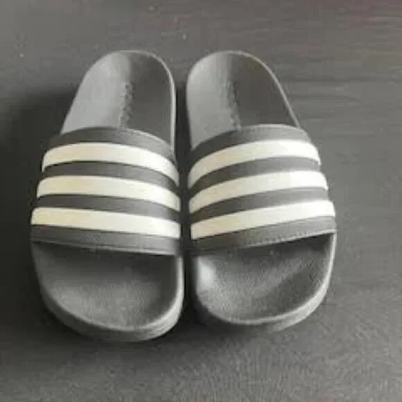 Scivolo doccia Adidas Youth taglia 2 Core nero bianco core nero