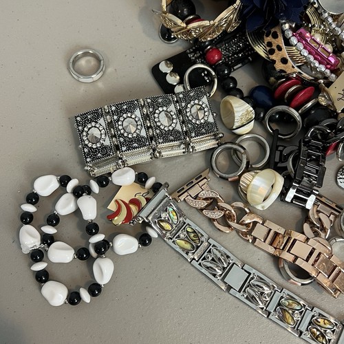 Lote de bisutería pendientes mixtos collares pulseras anillos etc. 4 libras - Imagen 2 de 18