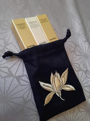 Poche Noire Tissu Brodée Sublimage avec 3 Tubes Échantillons Cadeaux VIP Chanel - Photo 1/4