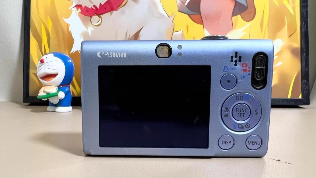 Canon PowerShot SD1000 Blue 7.1MP 4x Digital Zoom 95% NEW English