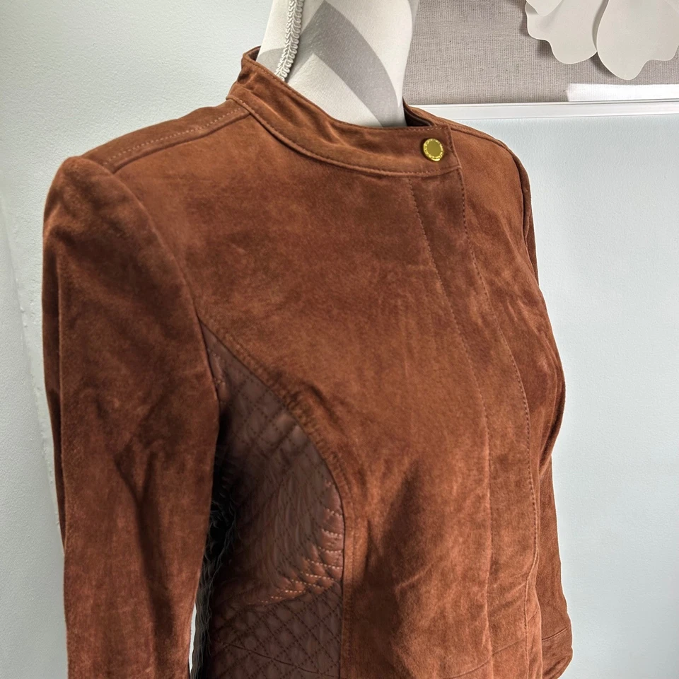 Chaqueta de moto Isaac Mizrahi Live marrón gamuza acolchada ribete de cuero para mujer talla 6 Foto 4 de 4