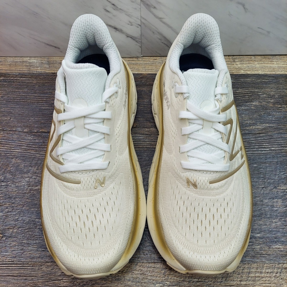 New Balance Fresh Foam X More v4 SZ 10 Womens White Gold Metallic