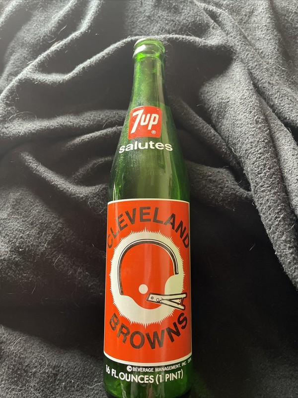 1974 Vintage 16oz 7up Bottle CLEVELAND BROWNS Football Championships on Back
