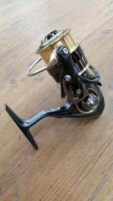 ダイワ THEORY 2004H Daiwa 17 THEORY 2004H (2000 size) Spinning Reel Gear Ratio 5.6:1 F