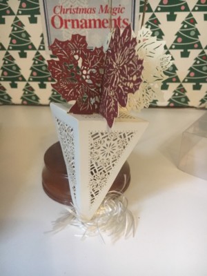 Laser Gallery Christmas In Bloom Hallmark Keepsake Ornament New In Box