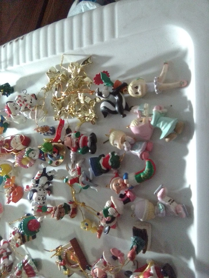 Miniature Ornaments, Hallmark, Loony Tunes, Pressious Moments, Disney& MuchMoore - Image 2 of 4