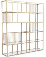 Modernes BüCherregal Mit Goldfarbenem Metallrahmen Und GlasböDen