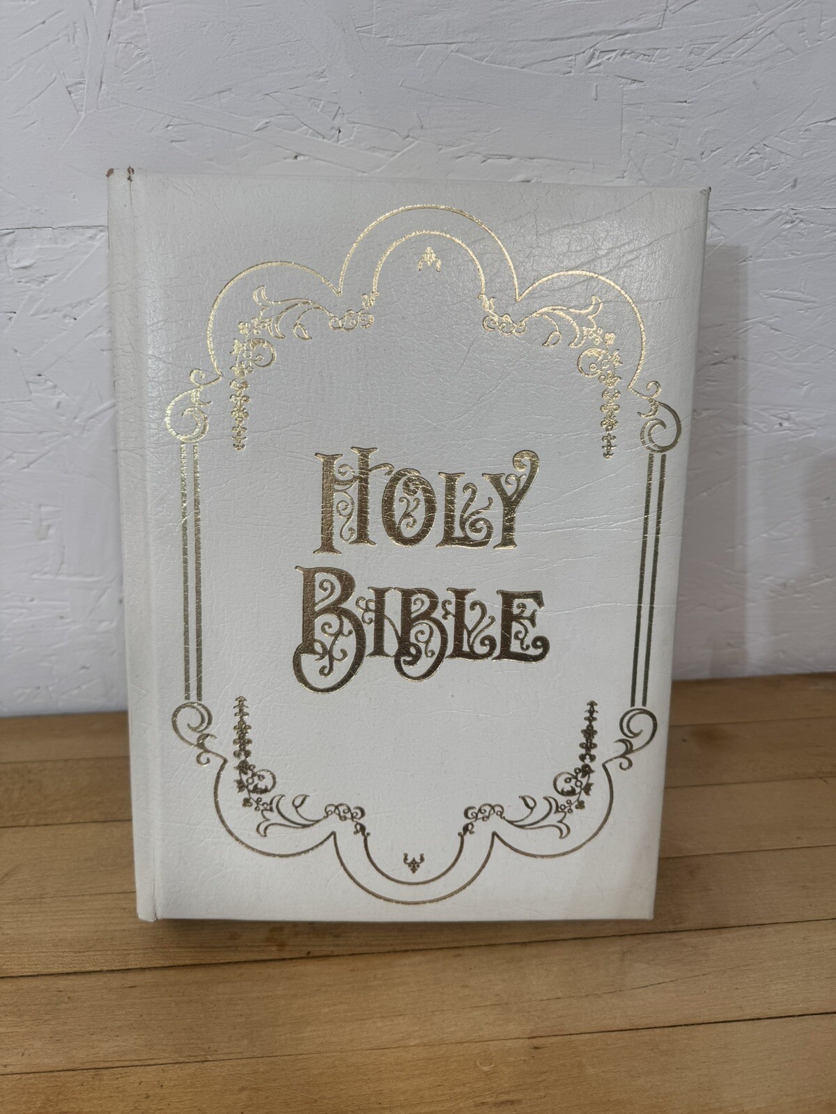 1995 Holy Bible Family Life Edition White Leather Bound 1987 Copyright Used  