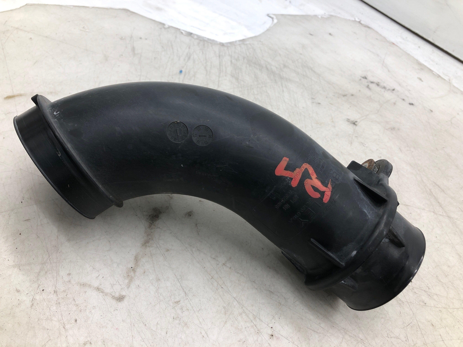2016-2020 BENTLEY BENTAYGA W12 RIGHT TURBO AIR INTAKE SUCTION HOSE 36A129616A