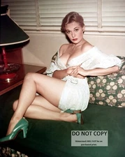 ACTRESS KIM NOVAK - 8X10 PUBLICITY PHOTO (AZ597)