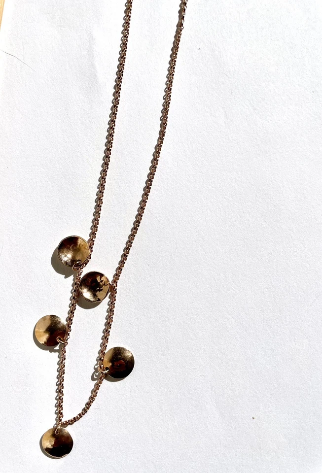 Collar de disco relleno de oro rosa de 14 K cadena Rolo Foto 3 de 4