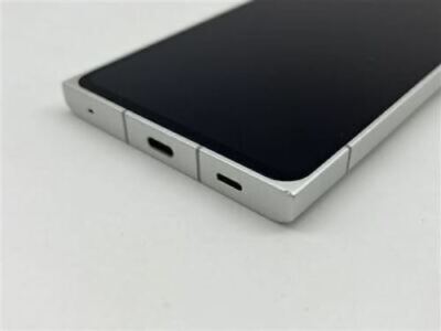 SHARP LEITZ PHONE 2 512 Go Blanc - Débloqué 5G - Snapdragon 8+ Gen 1 - Occasion état A