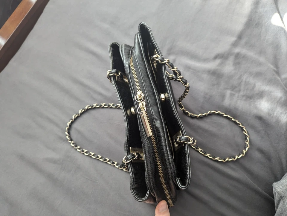 Vegan Leather Black Purse With Gold Chaina — 第 2/4 张图片