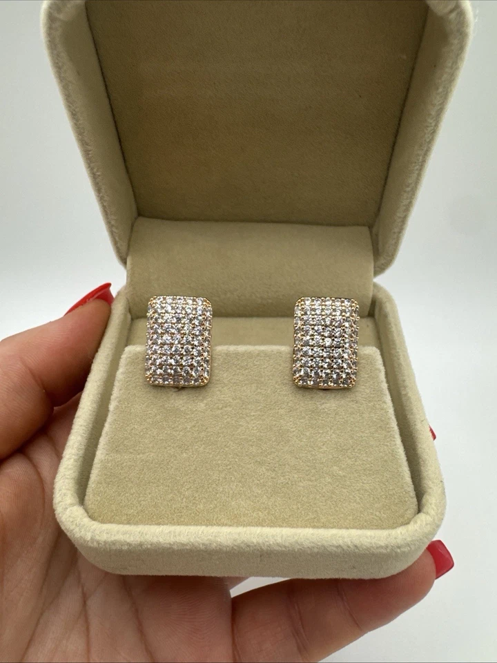 Pendientes unidos de oro enrollado de 14 quilates - Sello 585RG, pavé de circón blanco natural Foto 2 de 4