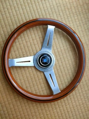 Final price reduction! Wood steering wheel, NARDI, 32.5 diameter.