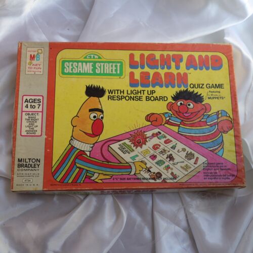 Vintage Light and Learn Sesame Street Learning Game Toy Milton Bradley 1977 vtg - Afbeelding 1 van 7