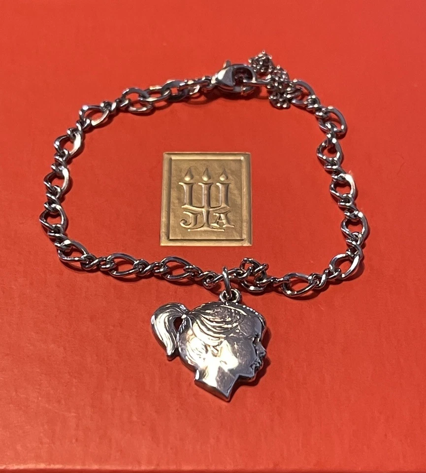 James Avery Sterling Silver Figaro Twist Bracelet 7" w JA Girl's Profile Charm Foto 2 de 4