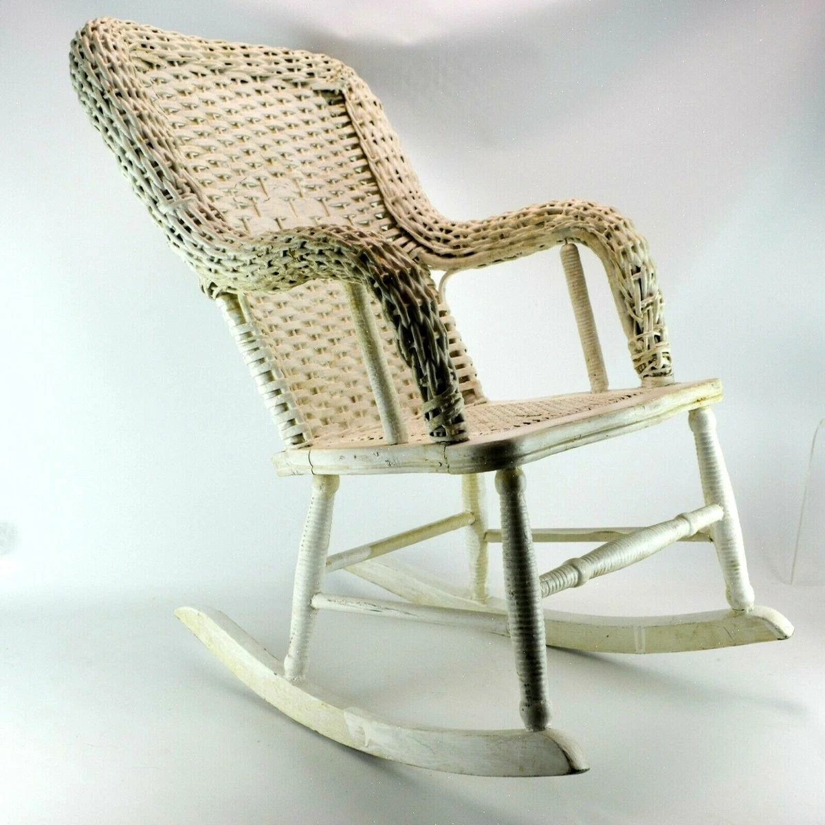 Childs white 2024 wicker rocking chair