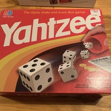YAHTZEE Dice Game E950 1998 Milton Bradley Complete VG