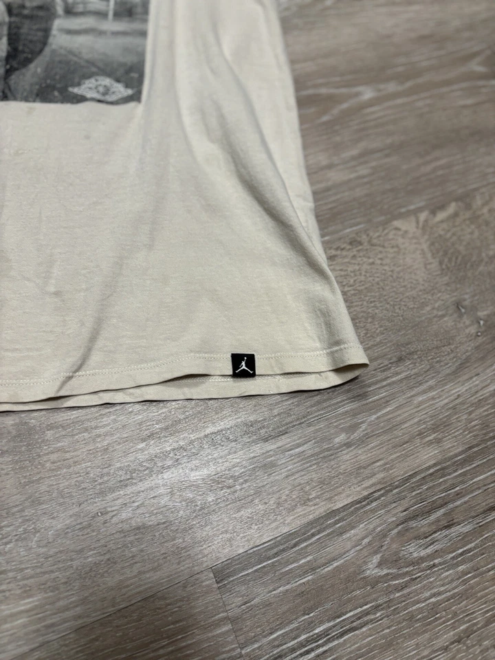 Vintage Nike Air Jordan Schoolyard Mens Size Medium M Tan T Shirt READ MJ Bulls - Image 3 of 4