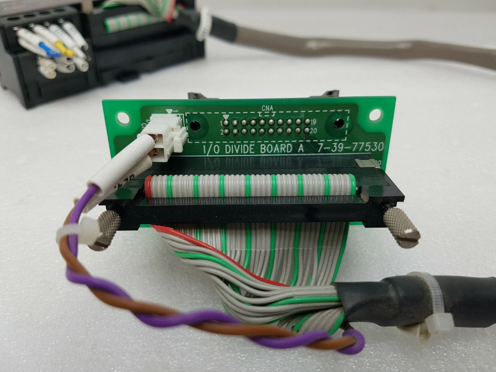 I/O DIVIDE BOARD A 7-39-77530 with flat cable and twisted wire pair