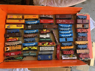 HO TRAINS LOT of BAOUT 65 CARS. MOST VG EXC! READ! FREE SHIPPING!