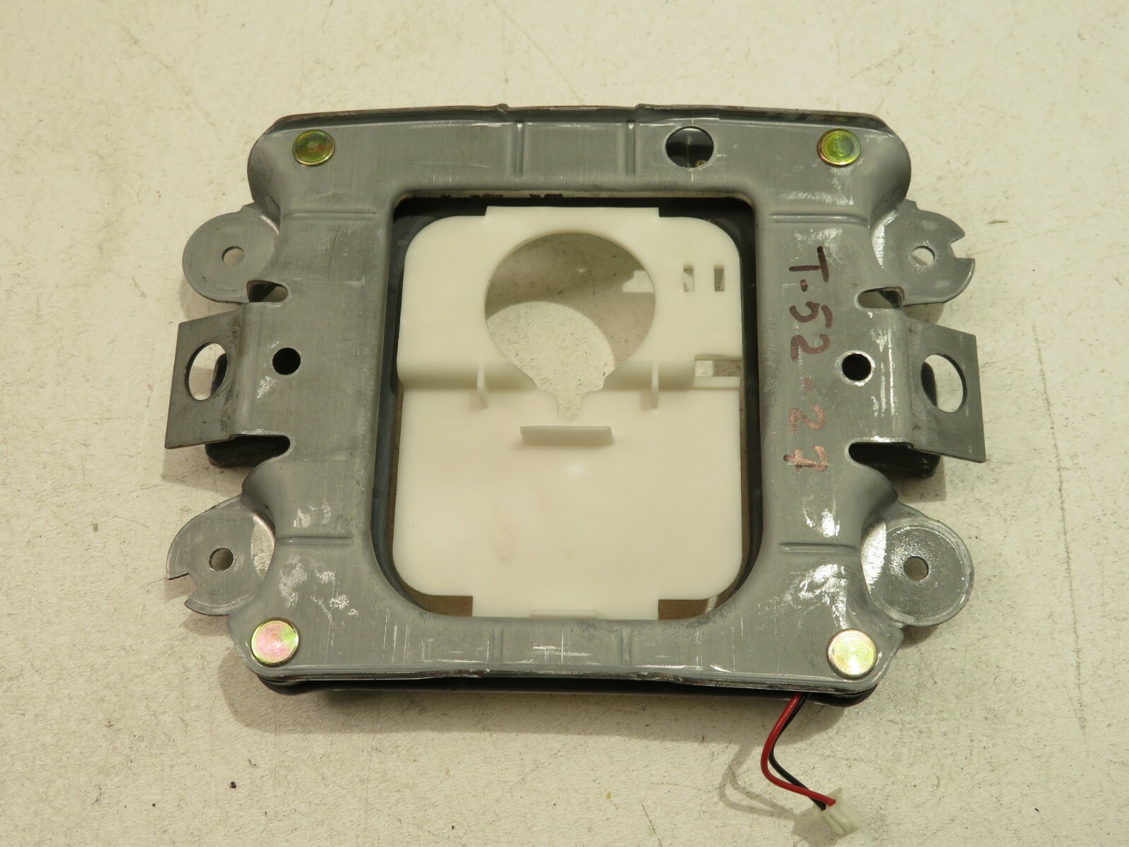 1999-2004 BENTLEY ARNAGE SEDAN STEERING WHEEL HORN CONTROL COVER PANEL PAD OEM