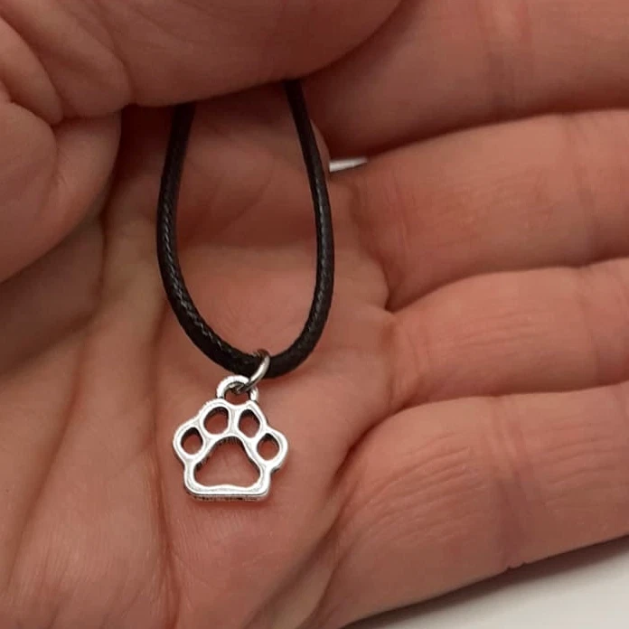 Collana con Zampa zampetta di Cane Gatto Argento ciondolo corda nera Uomo Donna - Immagine 2 di 4