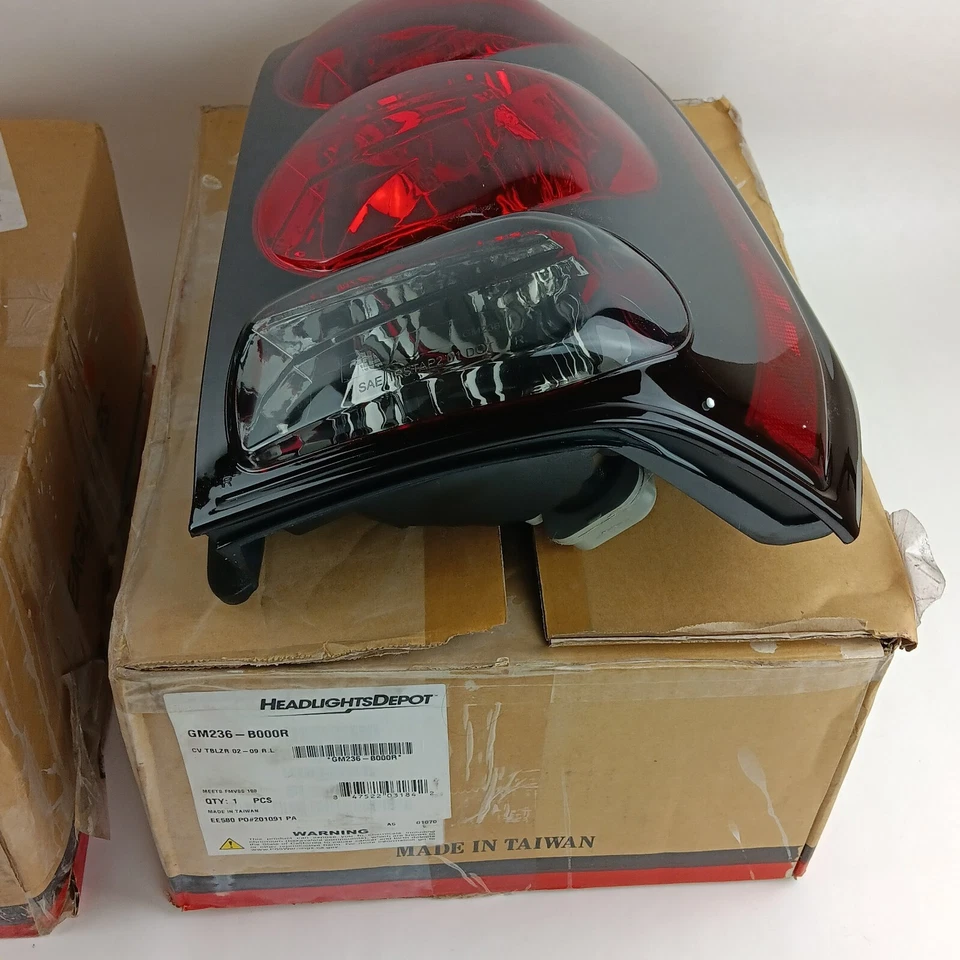 Luz trasera de repuesto izquierda y derecha modelo Chevrolet Trailblazer 2002-2009 nueva Foto 4 de 4