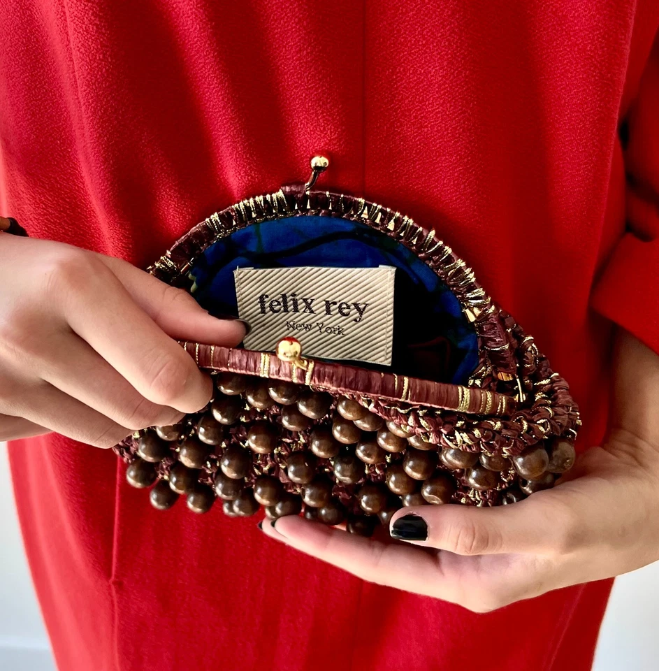 Bolso sin asas Felix Rey con cuentas - Cartera tejida marrón y dorada con cuentas de madera - Boho Chic Foto 2 de 4