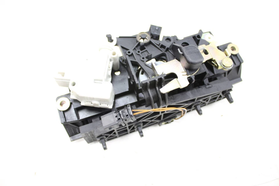 AUDI ALLROAD QUATTRO 2001-2005 - manija de liberación de maletero/portón 8D9827565 Foto 2 de 4