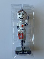 Mrs Met Bobblehead New York Mets 8/13/2025 Mrs Met Gives Back Giveaway In Hand