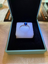Solitaire Ring Gr. 55 (17,5 mm) mit blauem qu...