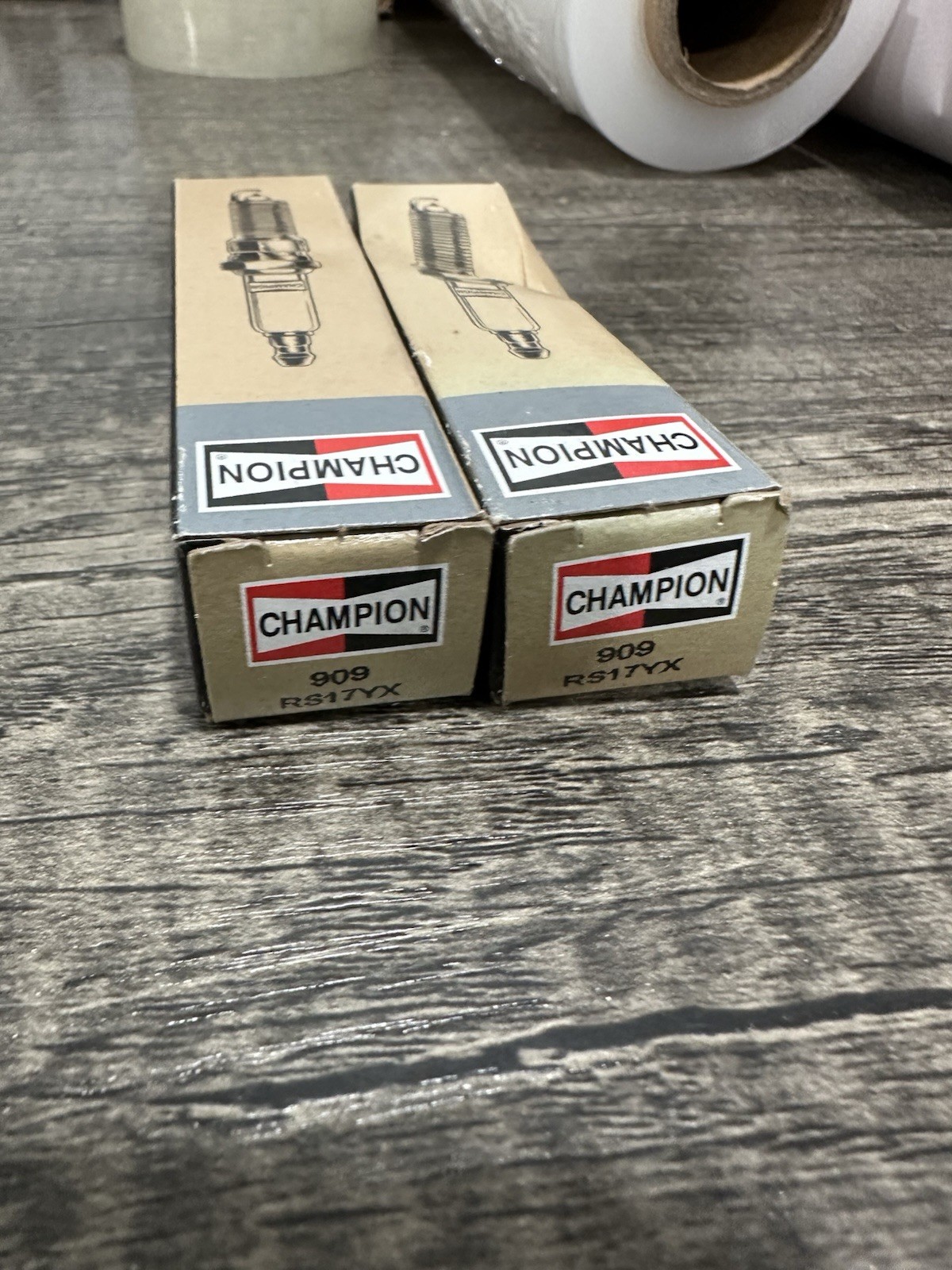 2 Champion Copper Plus 909 Spark Plugs RS17YX 82300325 3754