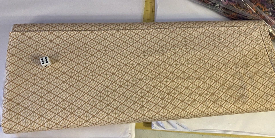 Fabric Kona Bay Toshiko 米色几何金属色可选尺寸 — 第 4/4 张图片