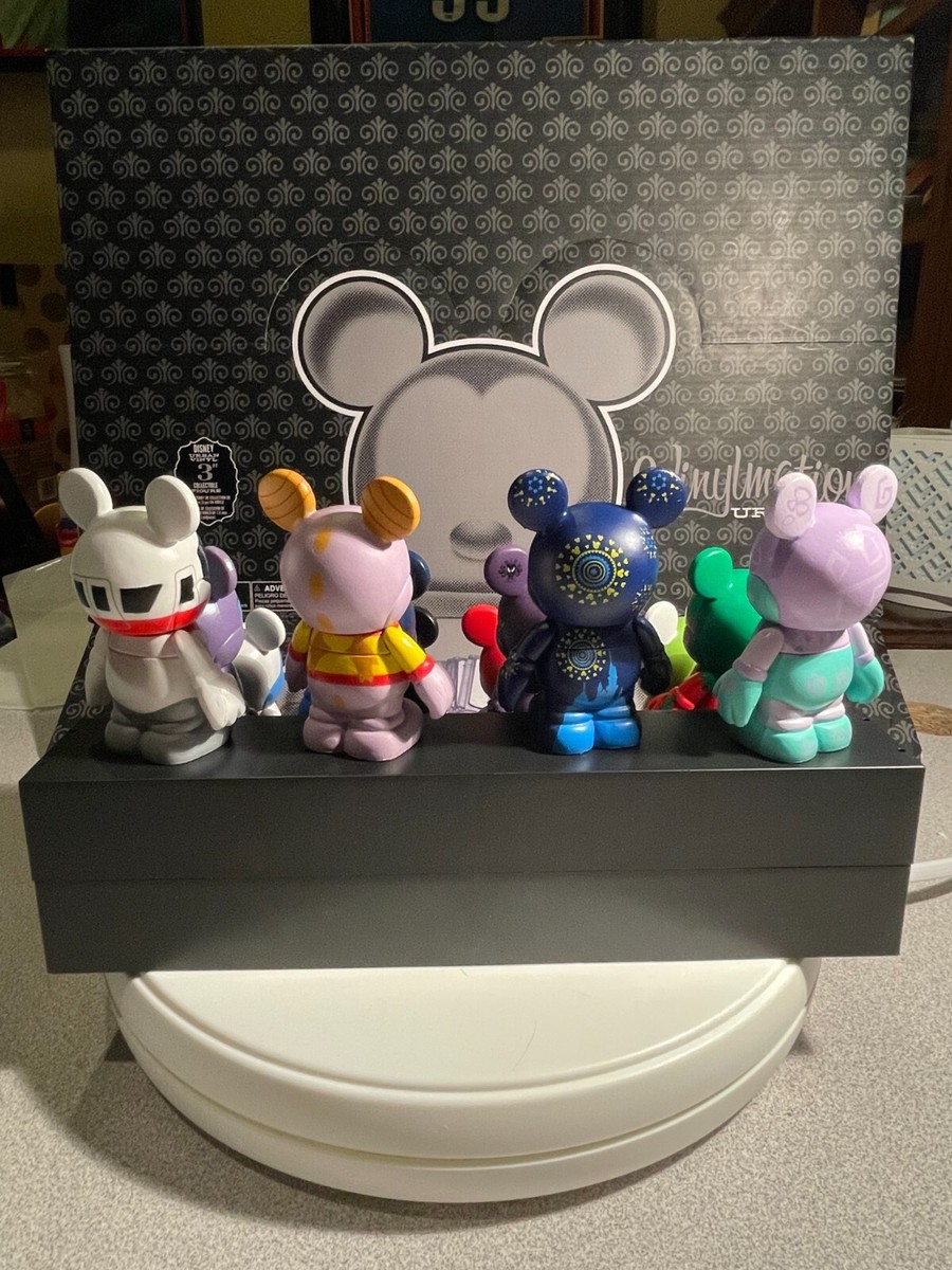 DISNEY VINYLMATION PARK #1 FULL SET WITH CARDS, BOXS & CASE Rare