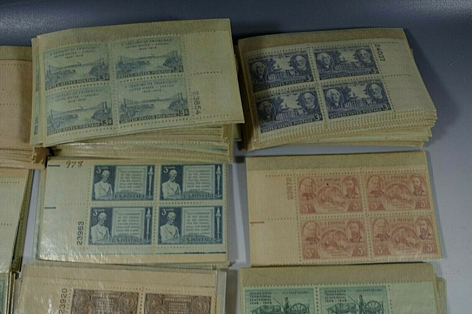 301 US STAMPS PLATE BLOCKS OF 4 3 CENT STAMP 1940's 1204 STAMPS - Image 4 of 4