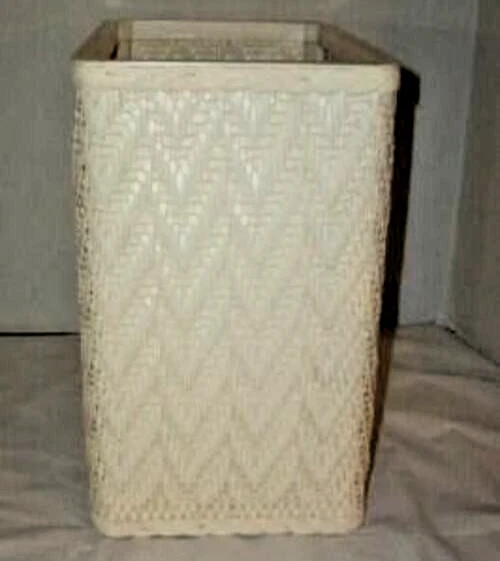 Cesta de basura de mimbre blanca Cottagecore Redmon años 60 etiqueta apenas usada Foto 3 de 4