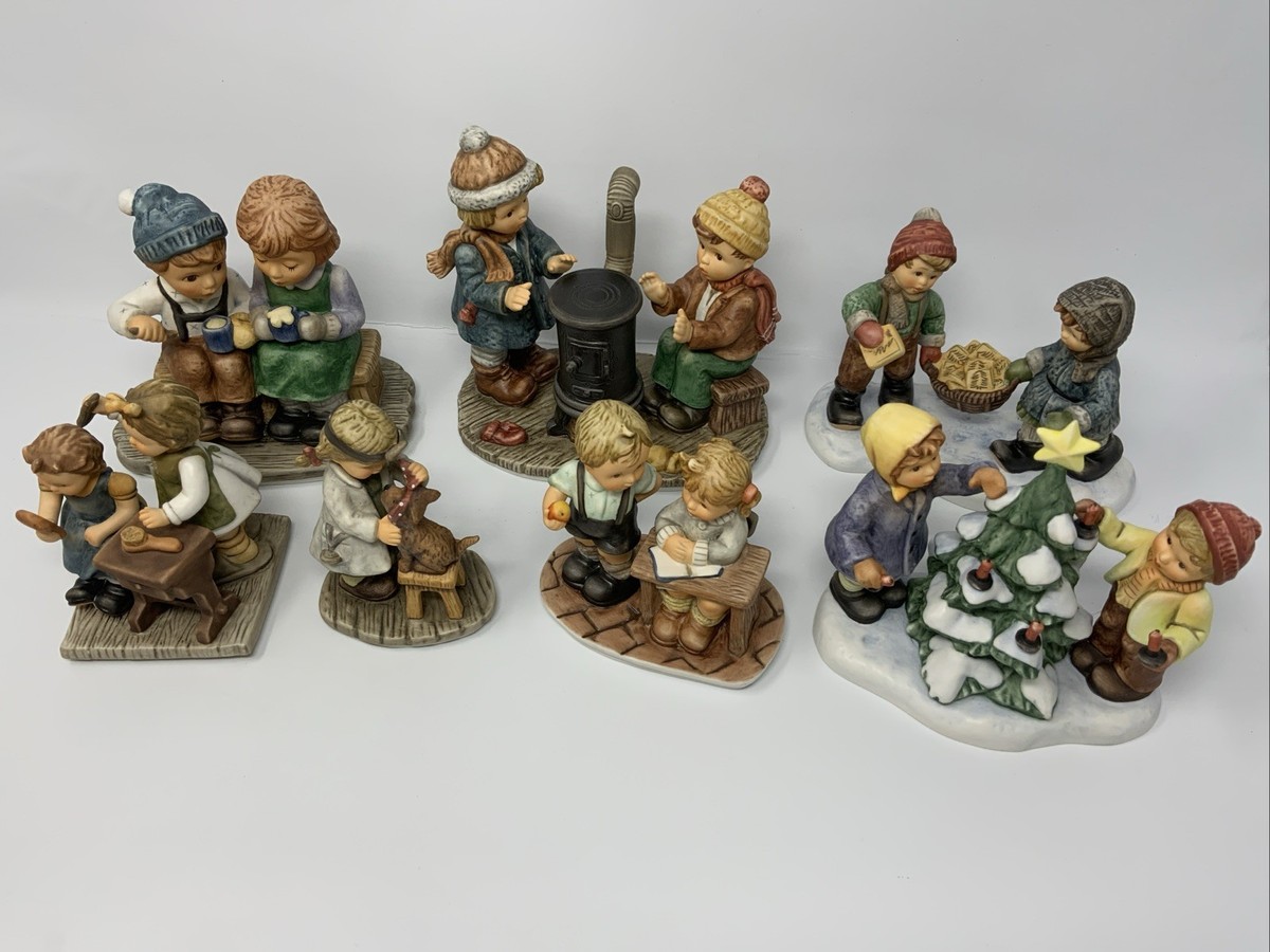 Lot Of 7 Berta Hummel Goebel 2003 Figurine Dog Christmas Stove