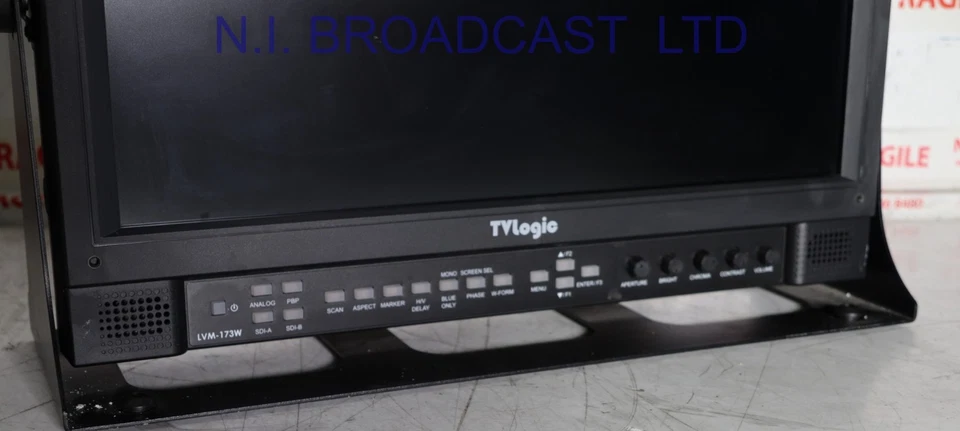 Tv logic 3G SDI / HD SDI 17inch monitor with stand - Image 4 of 4